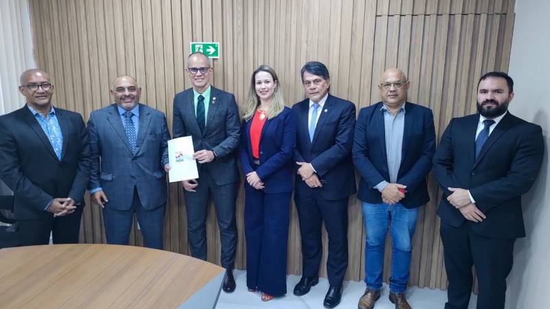 Autoridades que sancionaram a lei 